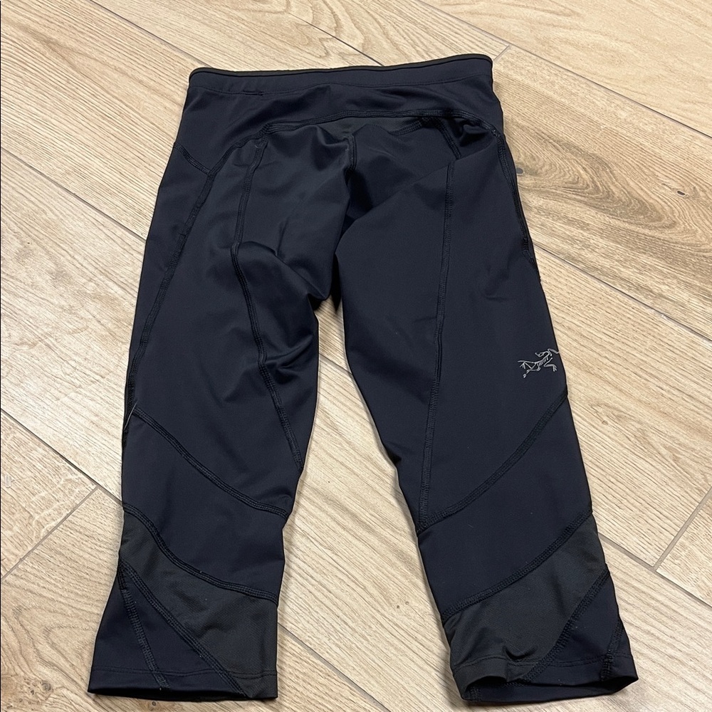 Arc'teryx Black Cropped Athletic Leggings - Picture 4 of 6